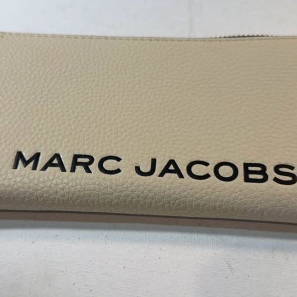 Marc Jacobs Zip Around Wallet